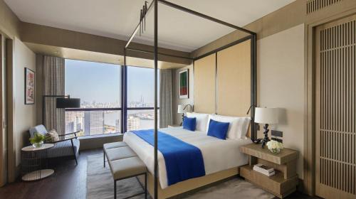 Premier River View Suite