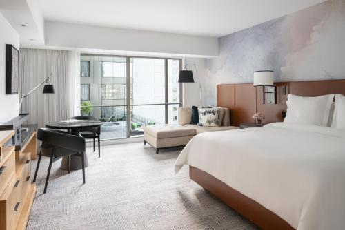 Seattle View King - Accessible