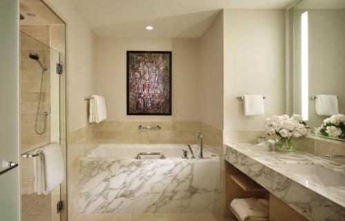 Deluxe Bay View King Room