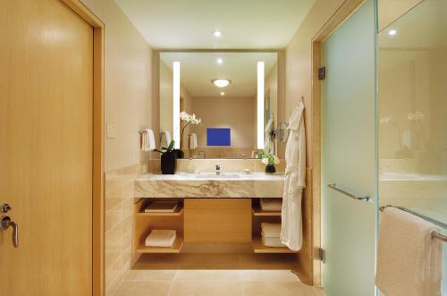 Deluxe Bay View King Room