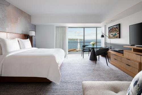 Accessible Deluxe Bay View King Room