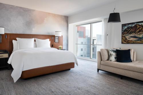 Corner Deluxe Bay View King