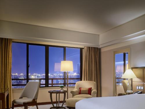 Club Deluxe City View, Club level, Guest room, 1 King