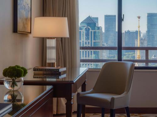 Premier Suite, 1 Bedroom Suite, 1 King, Nanjing West RD view