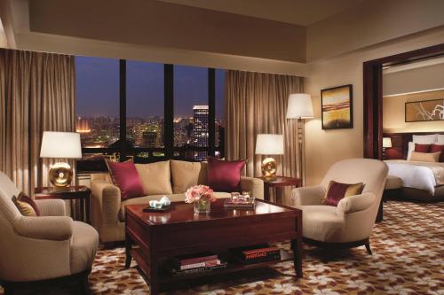 Premier Suite, 1 Bedroom Suite, 1 King, Nanjing West RD view