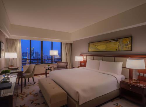 Premier Suite, 1 Bedroom Suite, 1 King, Nanjing West RD view