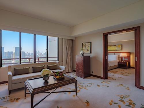Premier Suite, 1 Bedroom Suite, 1 King, Nanjing West RD view