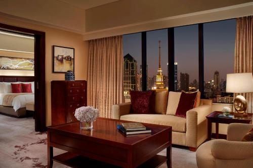 Premier Suite, 1 Bedroom Suite, 1 King, Nanjing West RD view