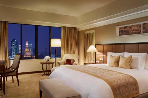 Club Skyline View, Club level, Guest room, 1 King
