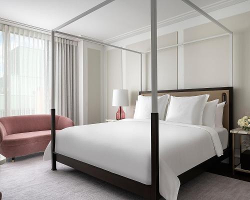 Deluxe King Room - Mobility Accessible