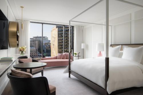 Premier King Carré Doré Room