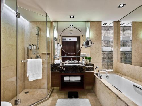 Club Skyline View, Club level, Guest room, High floor