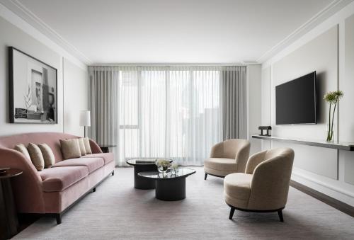 One Bedroom King Suite