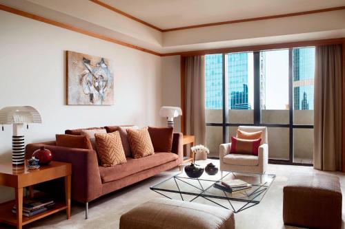 One-Bedroom Penthouse King Suite - Club Lounge Access