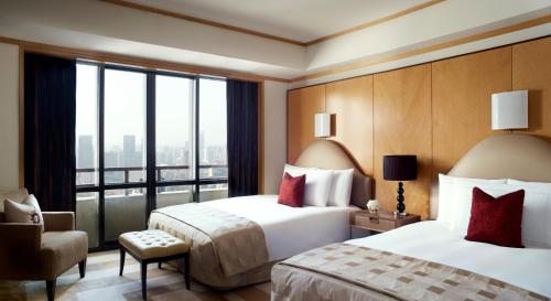 Two-Bedroom Penthouse Suite - Club Lounge Access