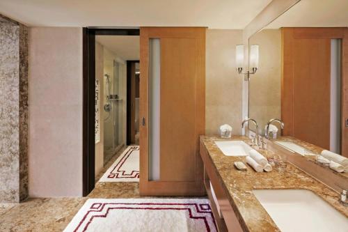 Two-Bedroom Penthouse Suite - Club Lounge Access