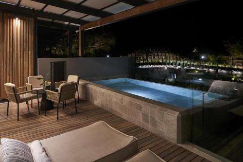 LUX* Pool Residence