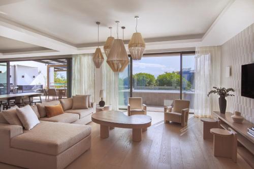 LUX* Pool Penthouse