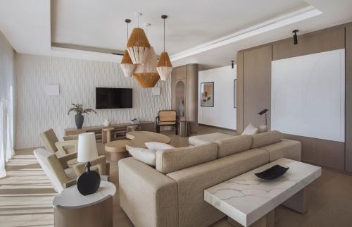 LUX* Pool Penthouse