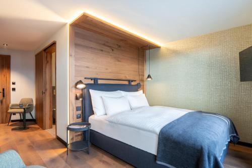 Double Room West