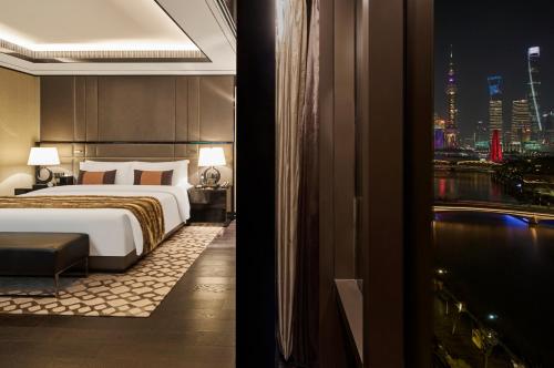 Deluxe River Suite