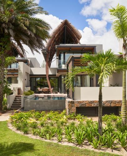 LUX* Beachfront Pool Villa