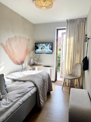 Single Room with Private Bathroom