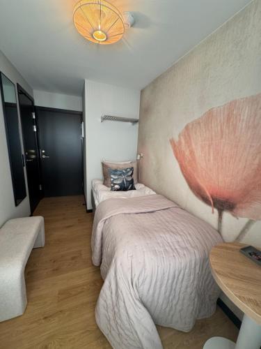 Single Room with Private Bathroom