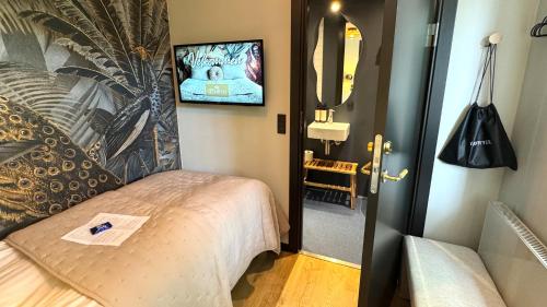 Single Room with Private Bathroom