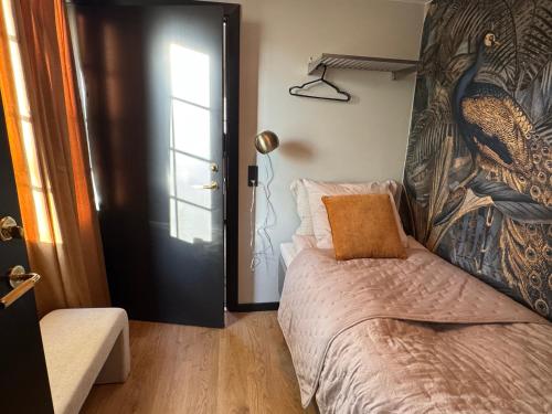 Single Room with Private Bathroom