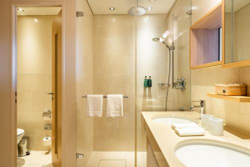 Deluxe Double Room (2 Adults + 1 Child)