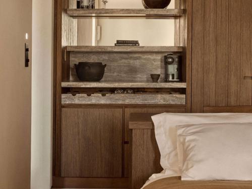 One-Bedroom Sea Suite