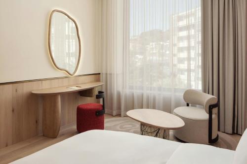 Deluxe King Guest Room