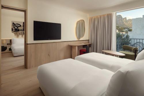 Larger Twin Guest Room with Mountain View
