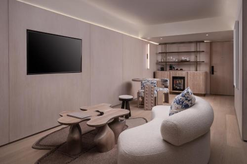 Morea Signature One-Bedroom Penthouse Suite with Balcony