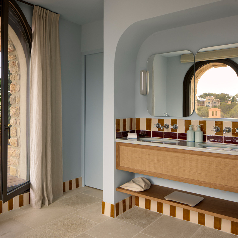 Delos Suite