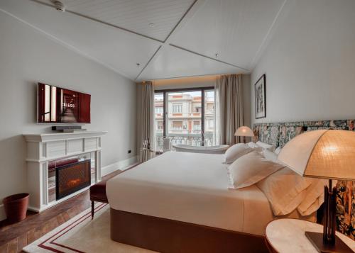 Connecting Studio Suite Velázquez View