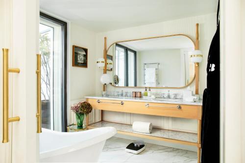 Connecting BLESS Couture Penthouse