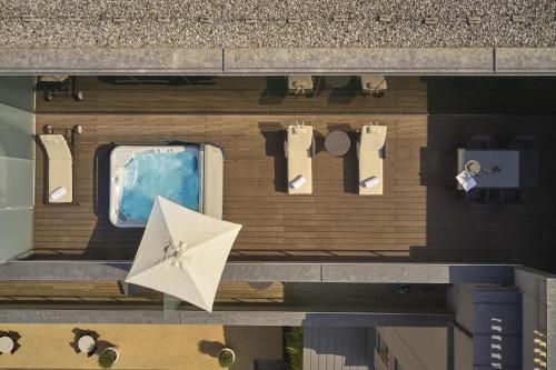 Laguna suite with Extra bed (3 Adults + 1 Child)