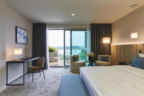 Deluxe Sea View with Extra bed
