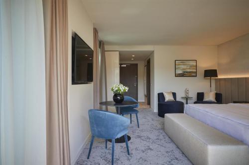 Deluxe Room with extra bed