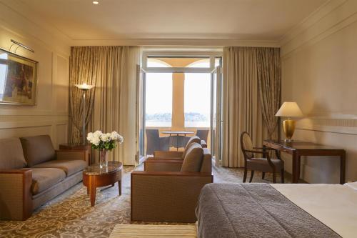 Junior Suite with Extra Bed (2 Adults + 1 Child)