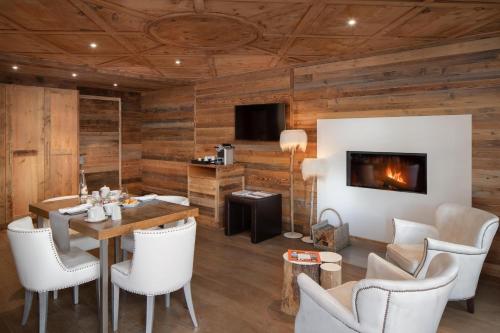 Deluxe King Suite