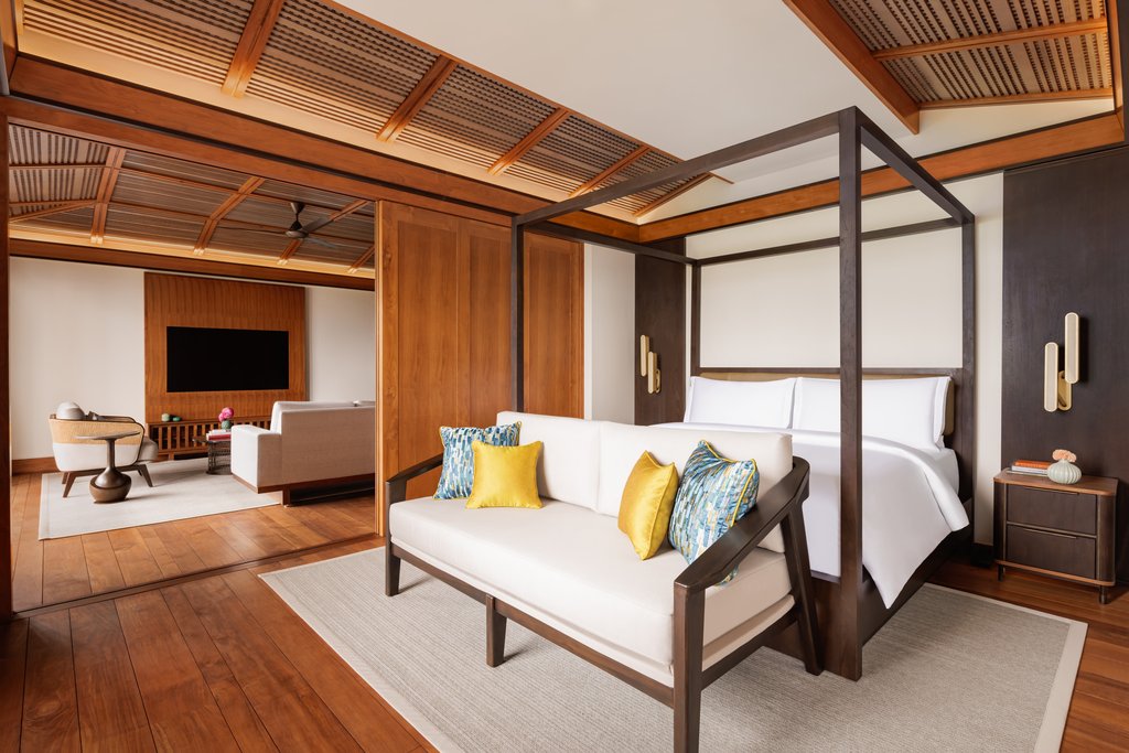 room_title_premium-one-bedroom-suite-lagoon-access-1-king