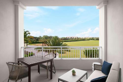 Queen Room with Resort View - Hearing Accessible
