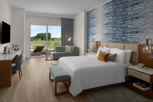 King Room with Pool View - Hearing Accessible