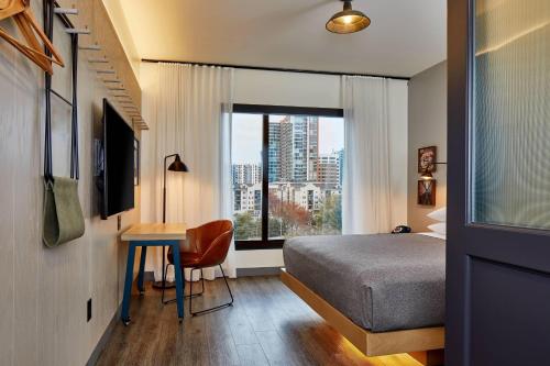 King Room with Roll-In Shower - Mobility Accessible