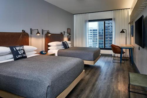 Queen Room with Two Queen Beds, High Floor and Bathtub - Mobility Access