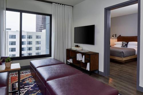 One-Bedroom Queen Suite with Two Queen Beds and High Floor