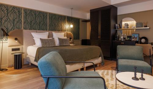 Queen Suite with Spa Bath